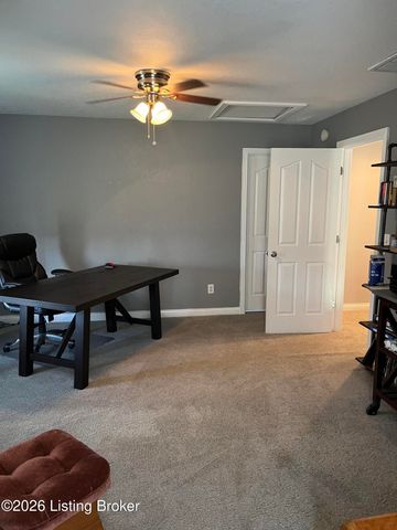 4900 S Woodland Dr, Radcliff, KY 40160