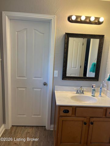 4900 S Woodland Dr, Radcliff, KY 40160