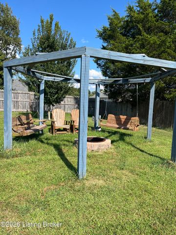 4900 S Woodland Dr, Radcliff, KY 40160