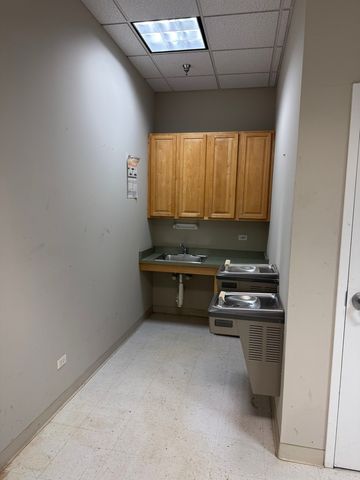 601 W Army Trail Boulevard C, Addison, IL 60101