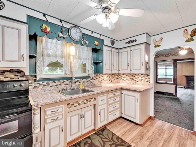 37 SEYMOUR DR, Myerstown, PA 17067