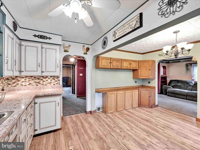 37 SEYMOUR DR, Myerstown, PA 17067