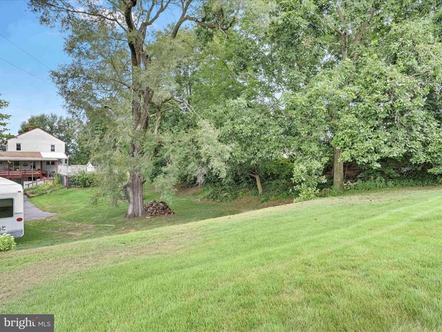 37 SEYMOUR DR, Myerstown, PA 17067