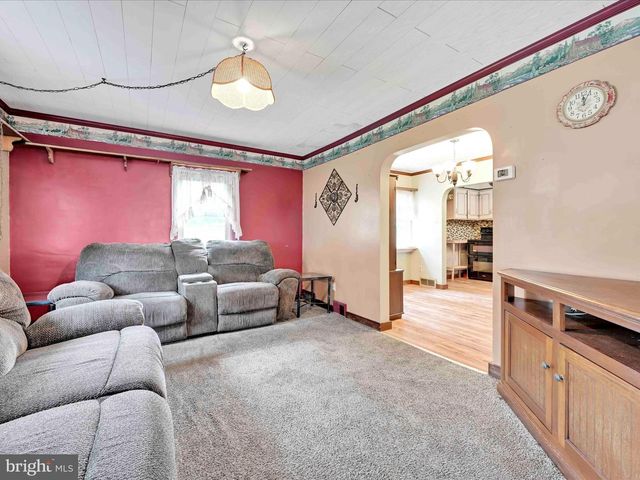 37 SEYMOUR DR, Myerstown, PA 17067