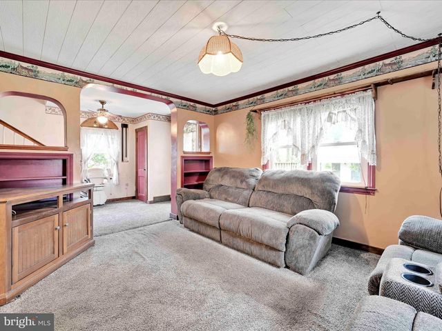 37 SEYMOUR DR, Myerstown, PA 17067