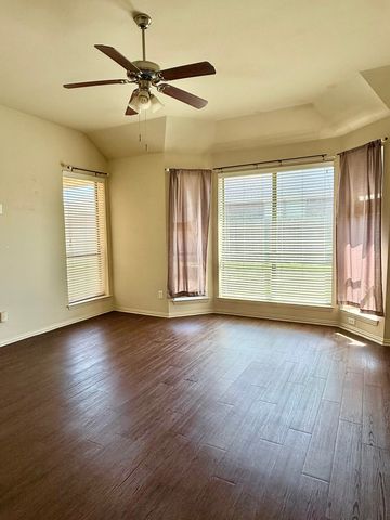 1022 Parkwood Drive, Cedar Hill, TX 75104