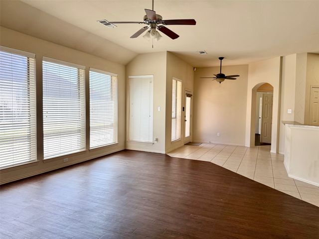 1022 Parkwood Drive, Cedar Hill, TX 75104