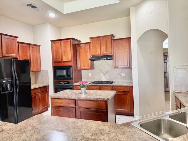 1022 Parkwood Drive, Cedar Hill, TX 75104