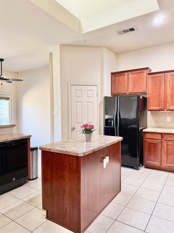 1022 Parkwood Drive, Cedar Hill, TX 75104