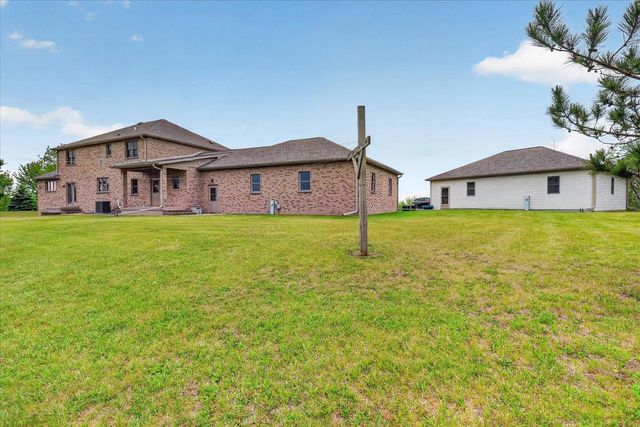 W6383 Hackbarth Road, Fort Atkinson, WI 53538