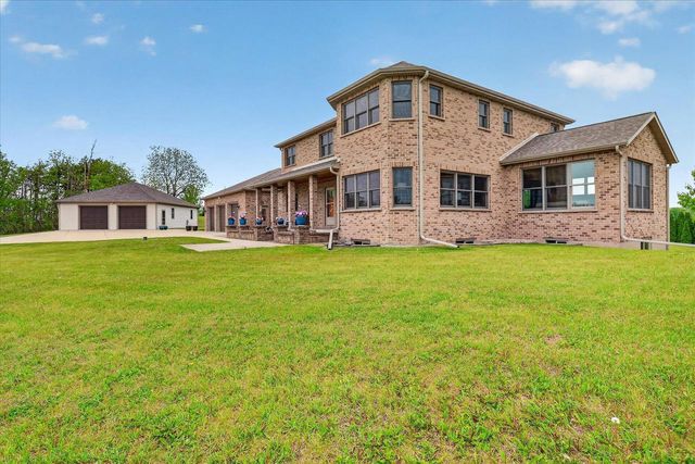 W6383 Hackbarth Road, Fort Atkinson, WI 53538