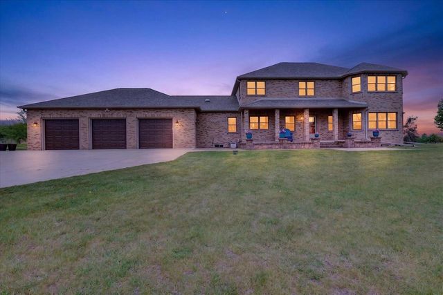 W6383 Hackbarth Road, Fort Atkinson, WI 53538