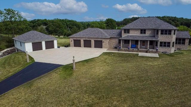 W6383 Hackbarth Road, Fort Atkinson, WI 53538