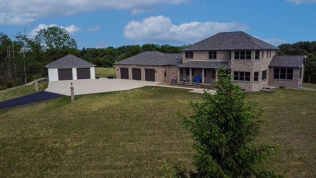 W6383 Hackbarth Road, Fort Atkinson, WI 53538