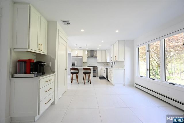 43 Lisa Court, North Haledon, NJ 07508