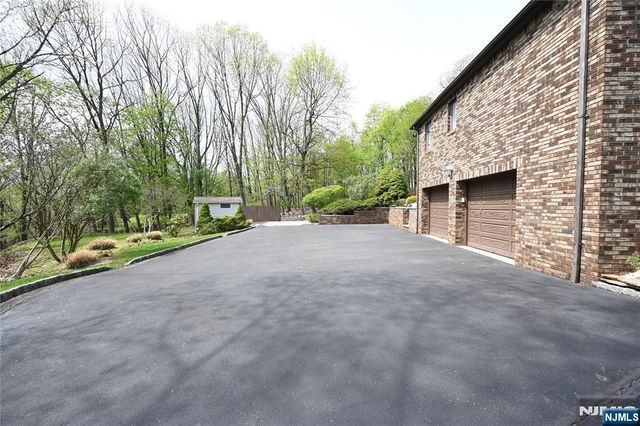 43 Lisa Court, North Haledon, NJ 07508