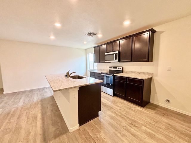 904 Camino De Las Violeta, Belen, NM 87002