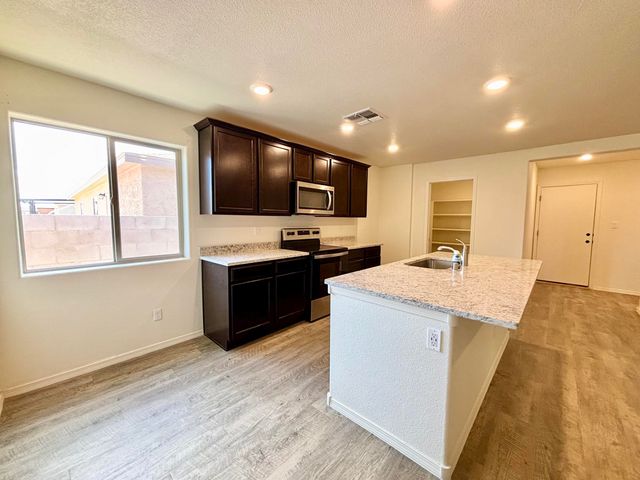 904 Camino De Las Violeta, Belen, NM 87002