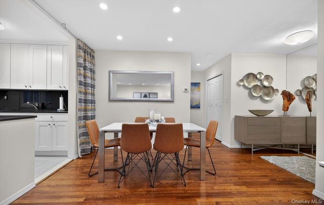 1 Toms Point Lane 2A, Port Washington, NY 11050