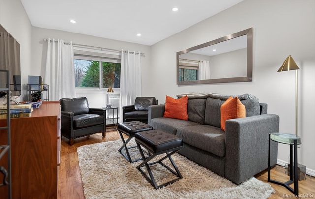 1 Toms Point Lane 2A, Port Washington, NY 11050