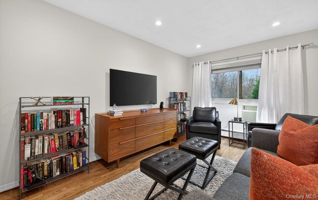 1 Toms Point Lane 2A, Port Washington, NY 11050