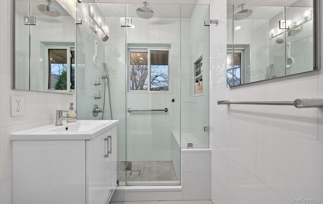 1 Toms Point Lane 2A, Port Washington, NY 11050