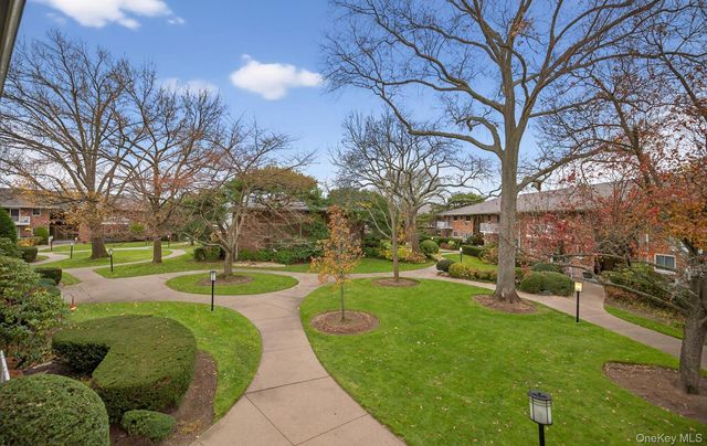 1 Toms Point Lane 2A, Port Washington, NY 11050