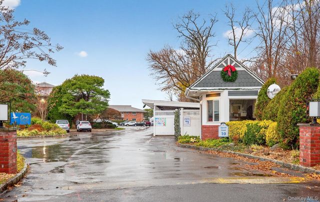 1 Toms Point Lane 2A, Port Washington, NY 11050