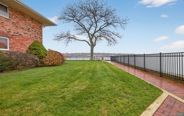 1 Toms Point Lane 2A, Port Washington, NY 11050