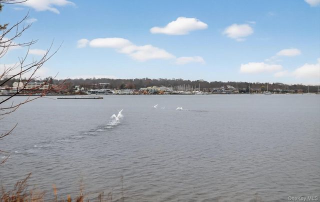 1 Toms Point Lane 2A, Port Washington, NY 11050