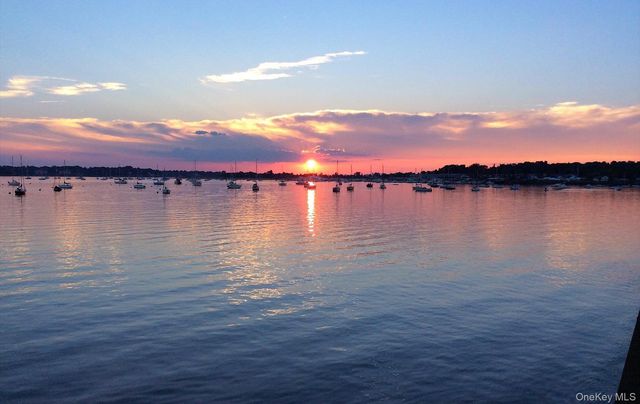 1 Toms Point Lane 2A, Port Washington, NY 11050