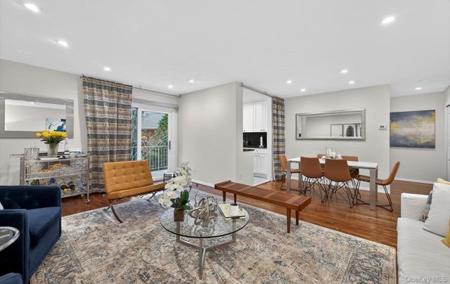 1 Toms Point Lane 2A, Port Washington, NY 11050