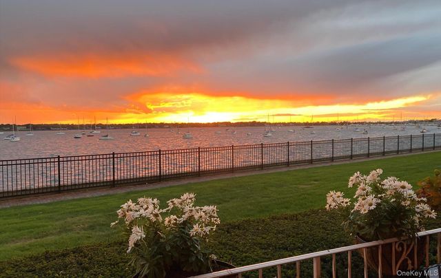 1 Toms Point Lane 2A, Port Washington, NY 11050