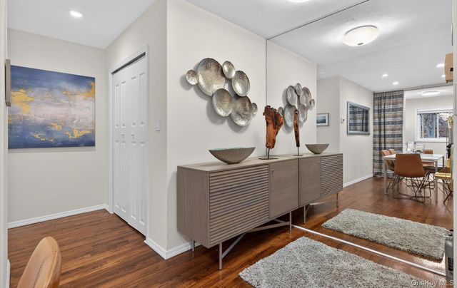 1 Toms Point Lane 2A, Port Washington, NY 11050