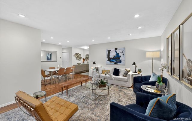 1 Toms Point Lane 2A, Port Washington, NY 11050