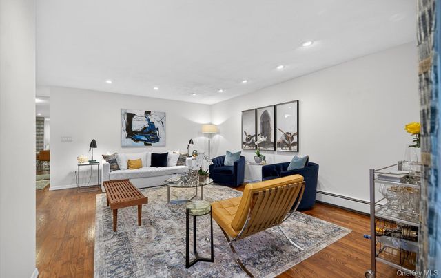 1 Toms Point Lane 2A, Port Washington, NY 11050