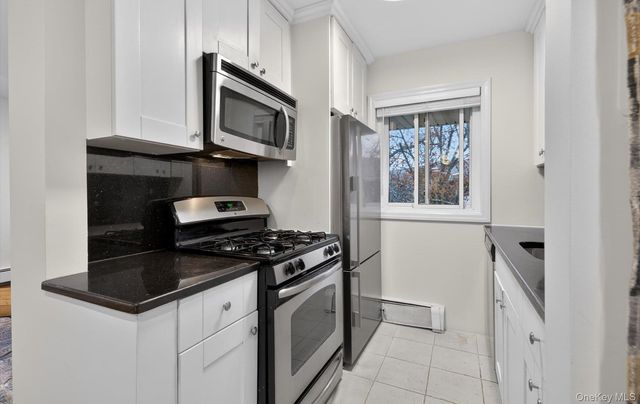 1 Toms Point Lane 2A, Port Washington, NY 11050