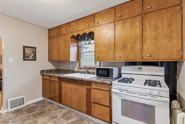 1015 Amherst Avenue, Waterloo, IA 50702