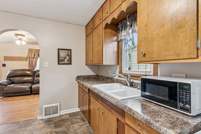 1015 Amherst Avenue, Waterloo, IA 50702