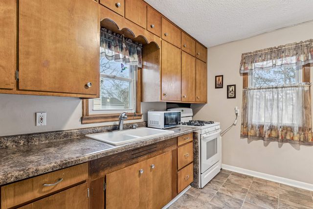 1015 Amherst Avenue, Waterloo, IA 50702