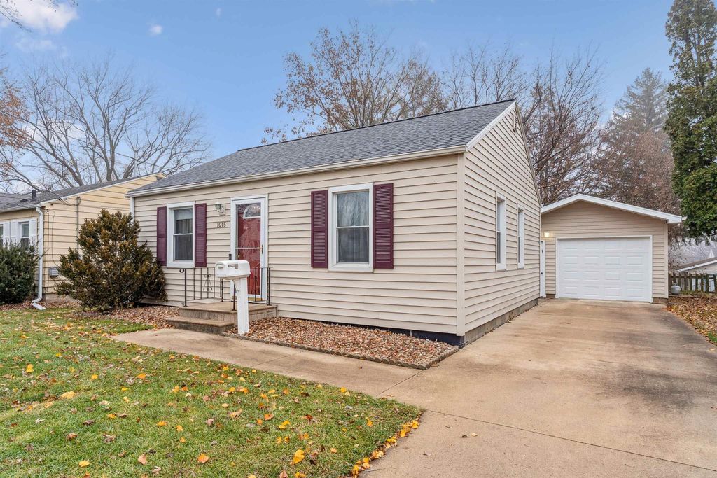1015 Amherst Avenue, Waterloo, IA 50702