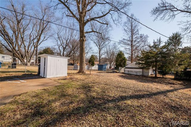 210 Derhake Road, Florissant, MO 63031