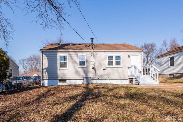 210 Derhake Road, Florissant, MO 63031