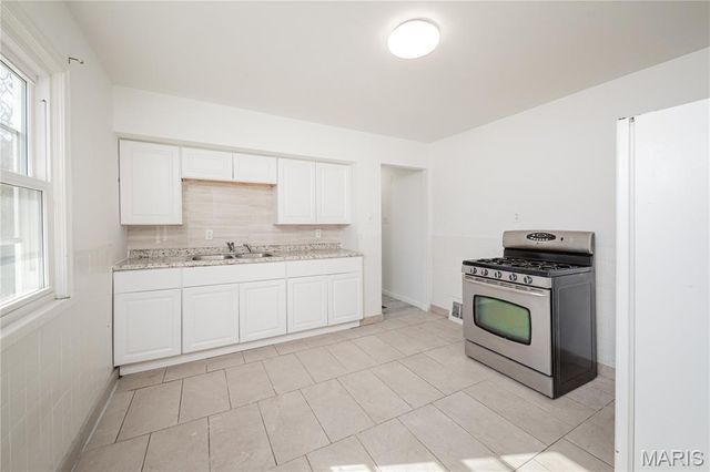 210 Derhake Road, Florissant, MO 63031