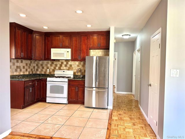 23110 145 Avenue 2, Springfield Gardens, NY 11413