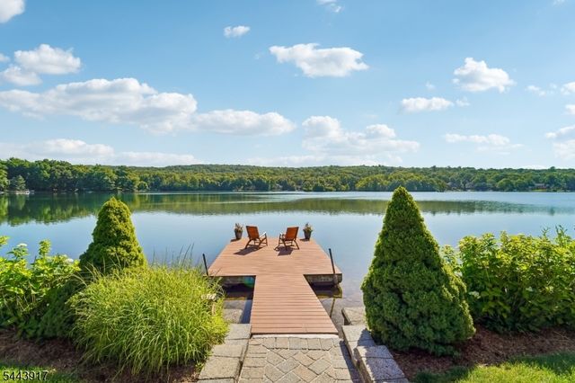 1050 Pines Lake Dr, Wayne Twp., NJ 07470