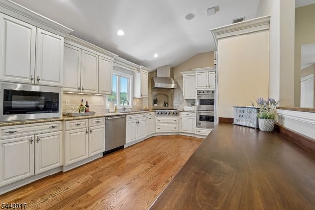 1050 Pines Lake Dr, Wayne Twp., NJ 07470