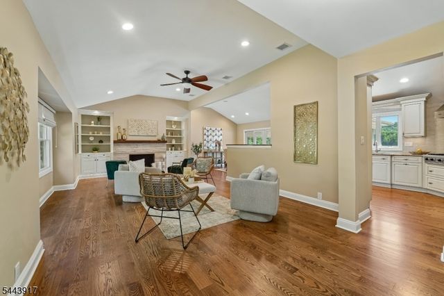 1050 Pines Lake Dr, Wayne Twp., NJ 07470