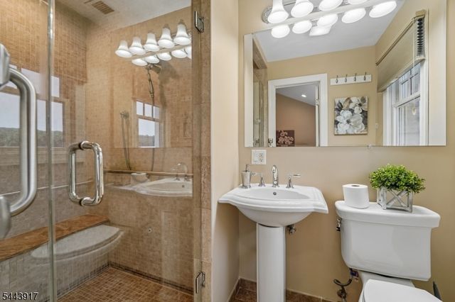 1050 Pines Lake Dr, Wayne Twp., NJ 07470