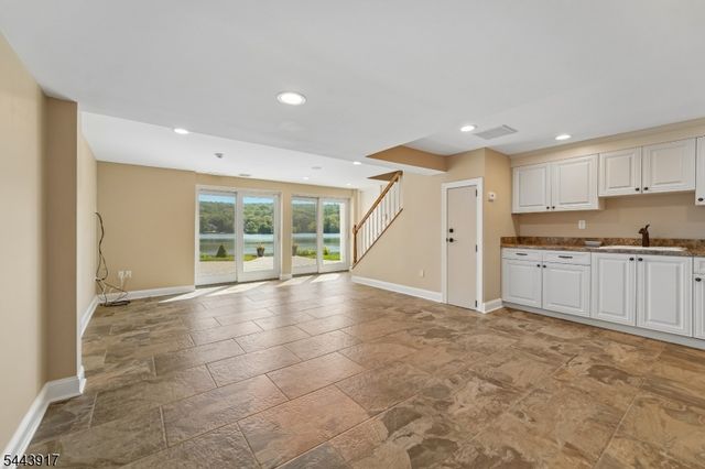 1050 Pines Lake Dr, Wayne Twp., NJ 07470